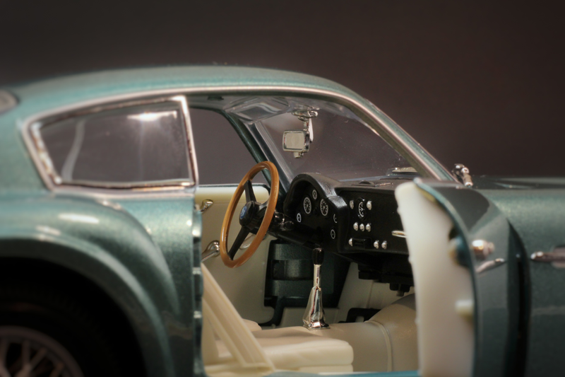 Illustration for article titled 1:18 scale Aston Martin DB4 Zagato by Whitebox